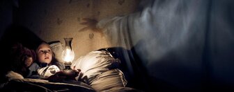 Что делать родителям, если ребенок боится спать один